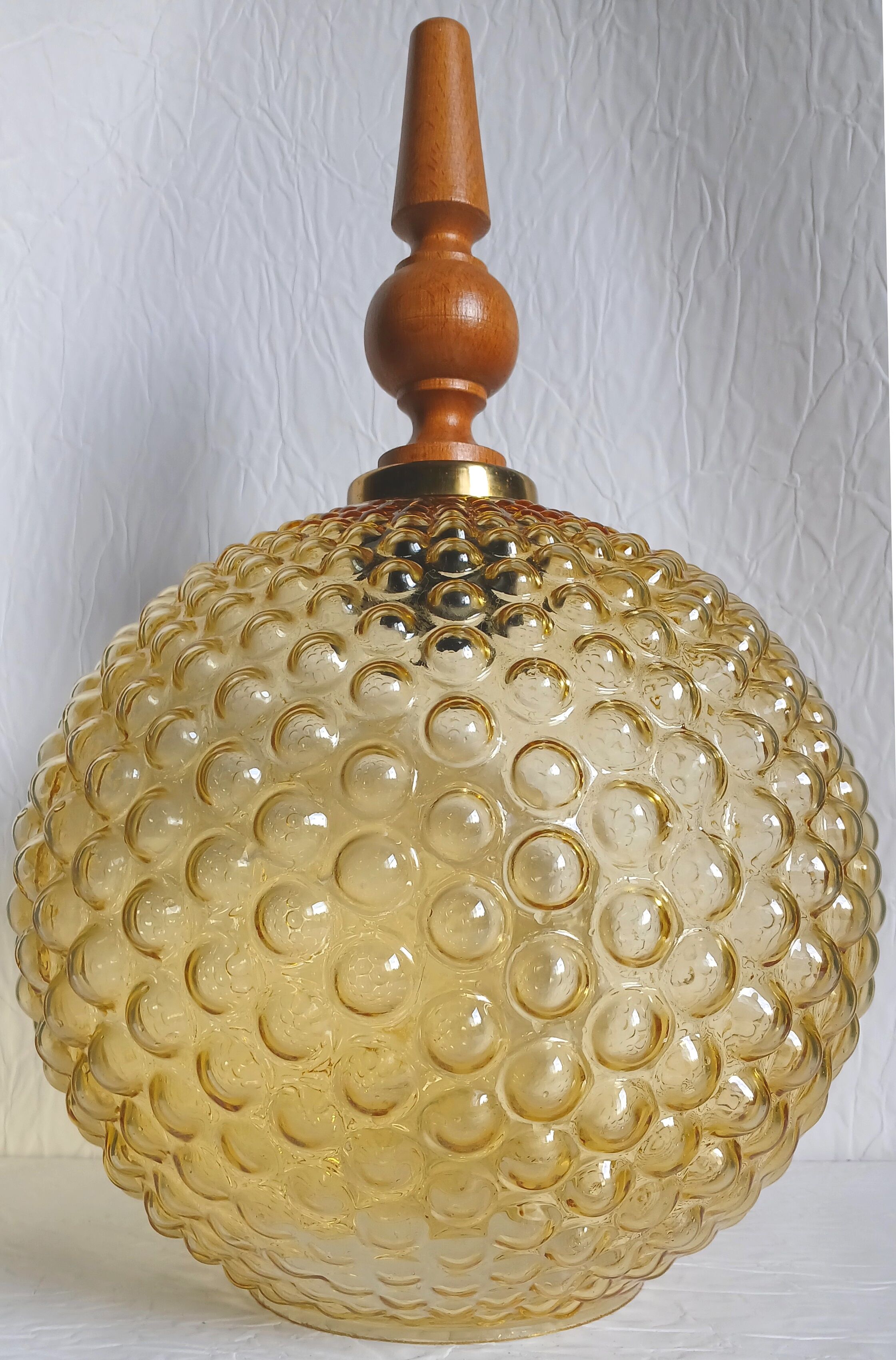 "Bubble" suspension in the style of H. Tynell in amber moulded glass, circa 1970.