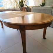 Table et 10 chaises de style Art Nouveau