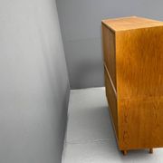 Armoire U-450 en placage de chêne, variante jaune et blanc, Jiří Jiroutek pour Inte