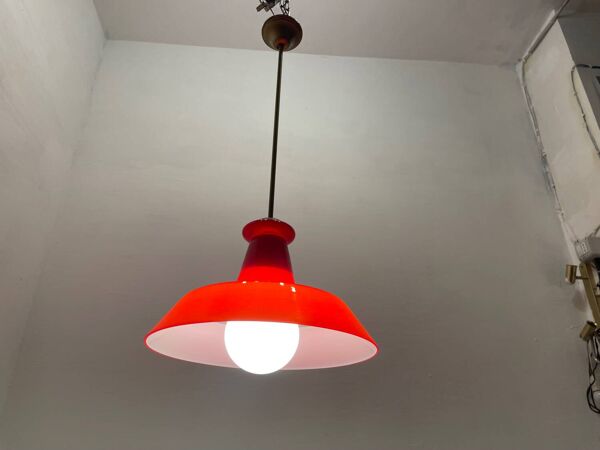 Suspension industrielle vintage en verre rouge des années 1950