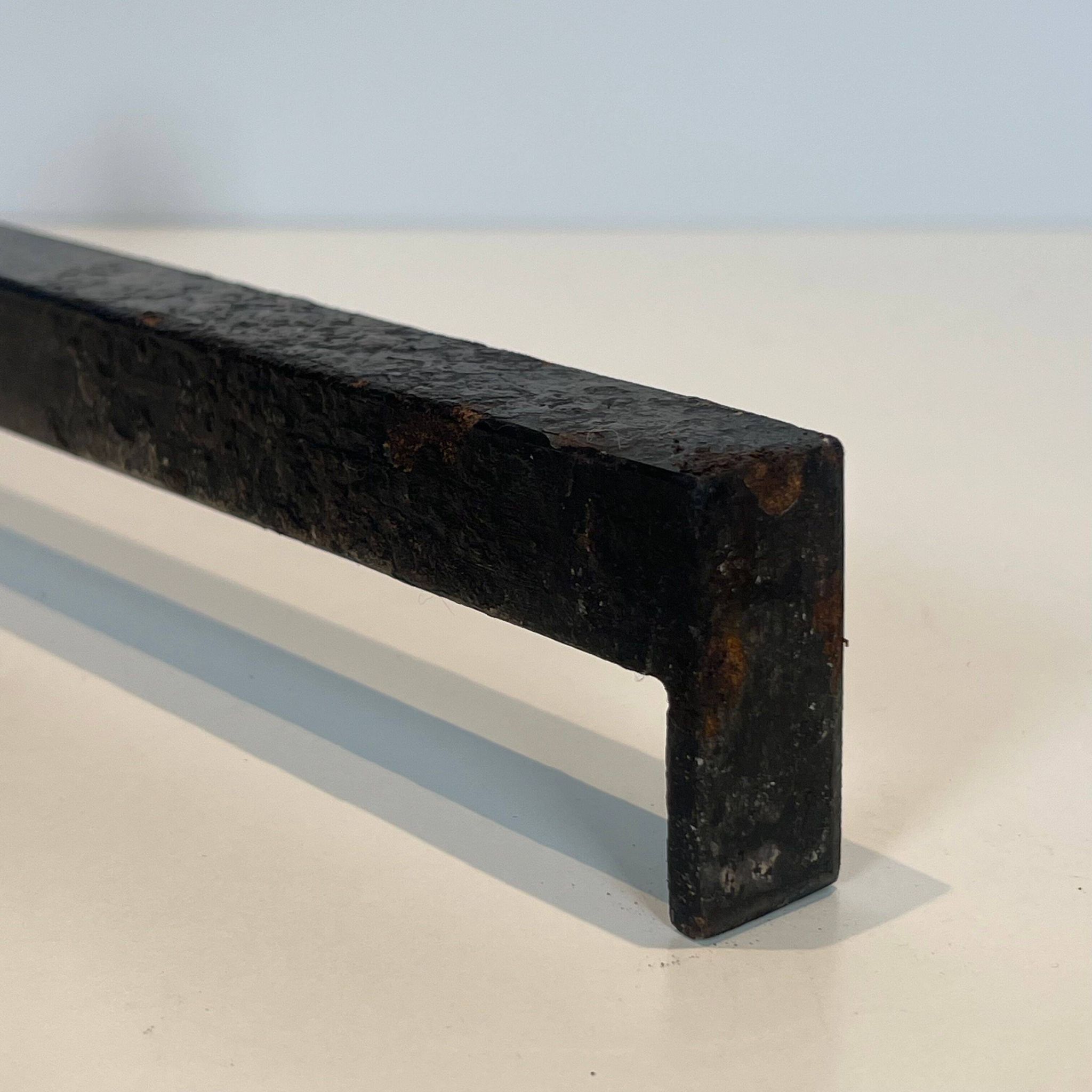 Paire de chenets modernistes en acier et fer forgé