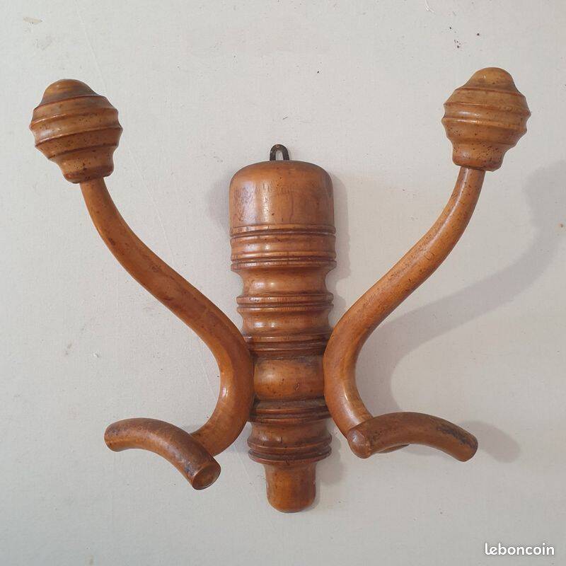 Double curved wooden coat hook