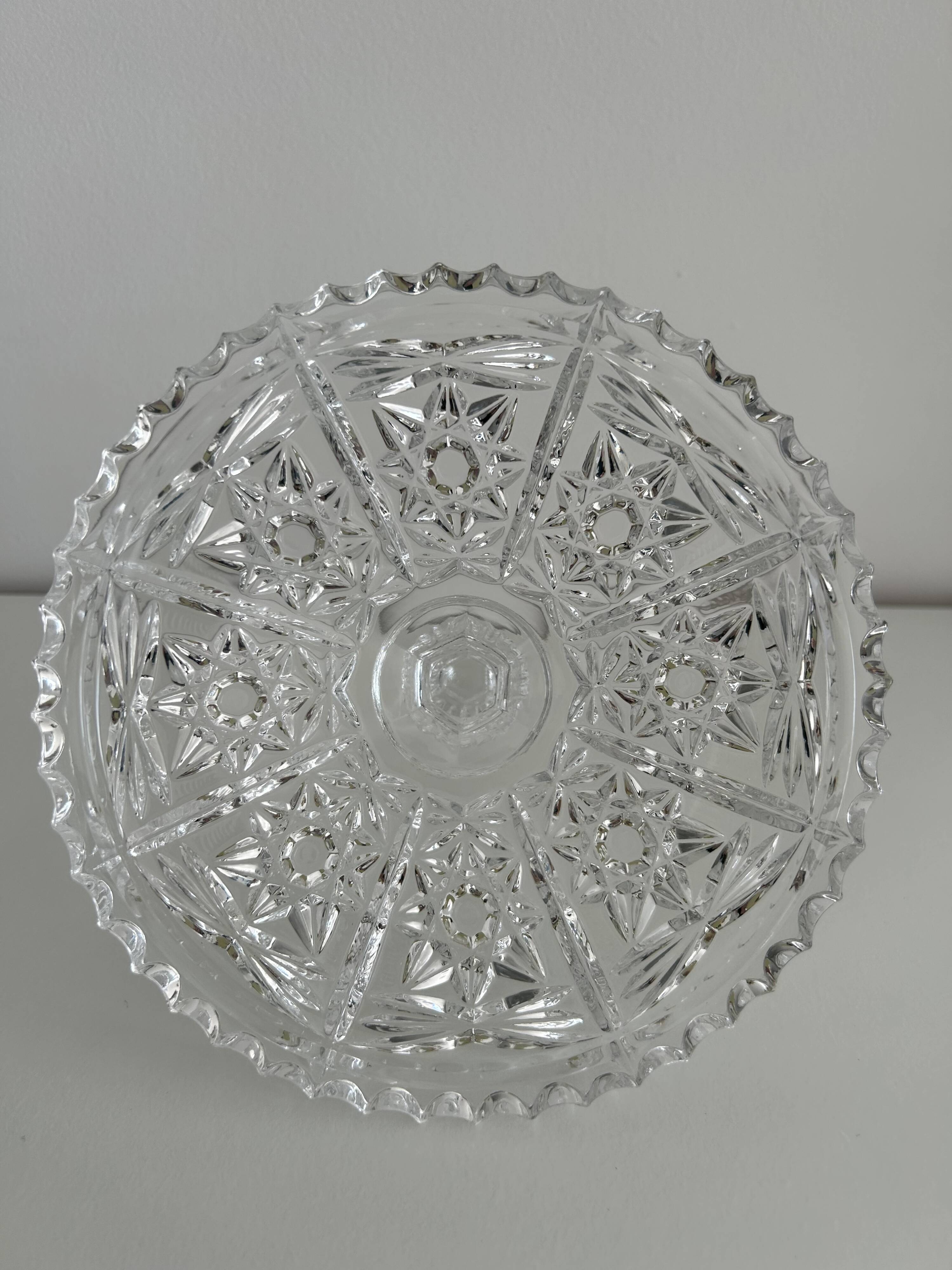 Cut crystal bonbonnière in Bohemian style – 20th century
