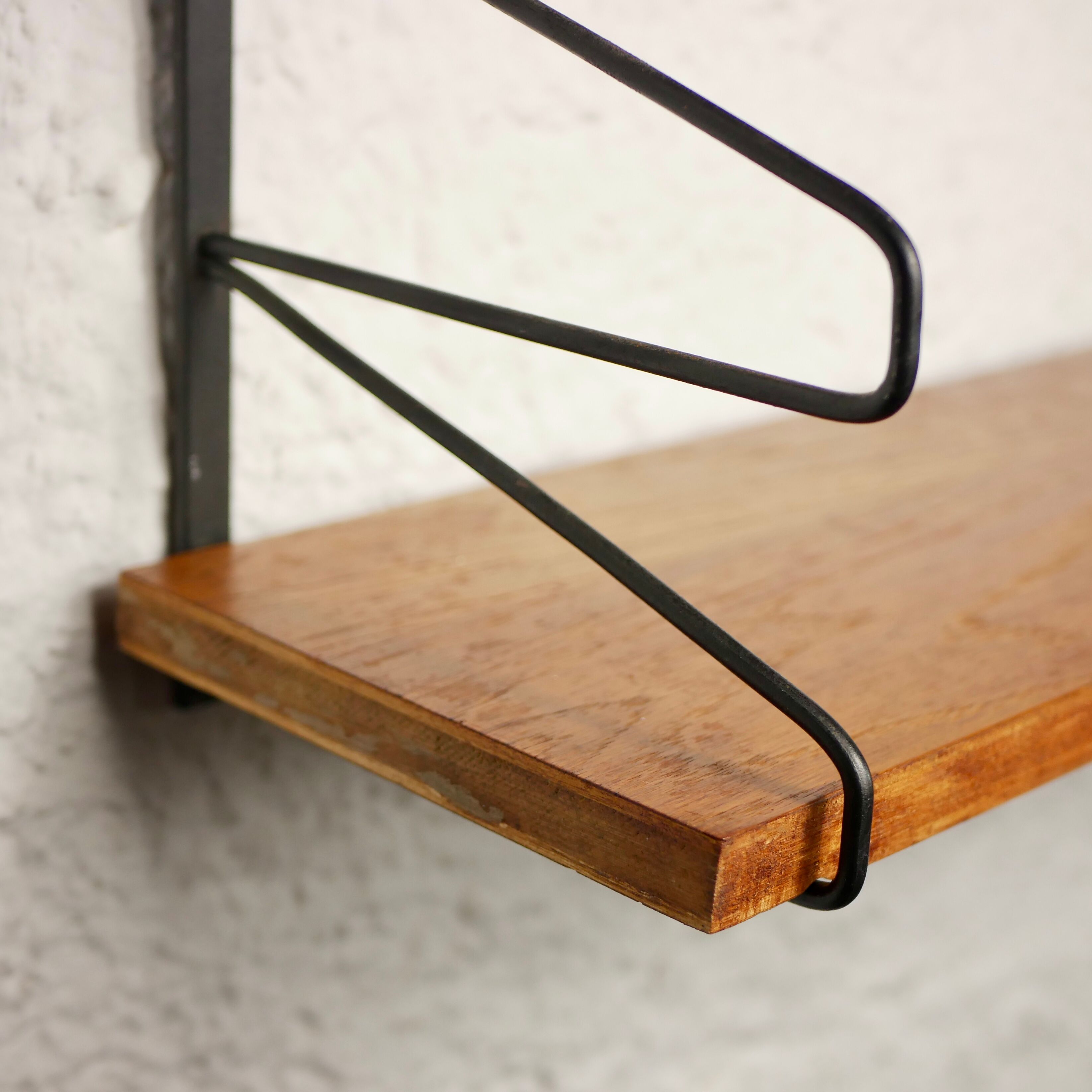 Set of modular shelves String style