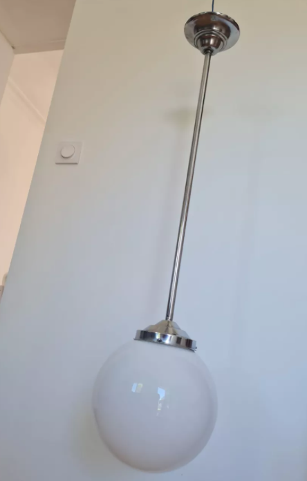 Suspension boule en opaline blanche 1930