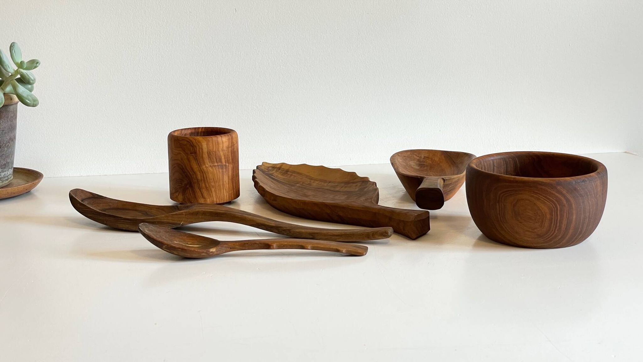 Lot coupelles en bois tourné et sculpté vintage