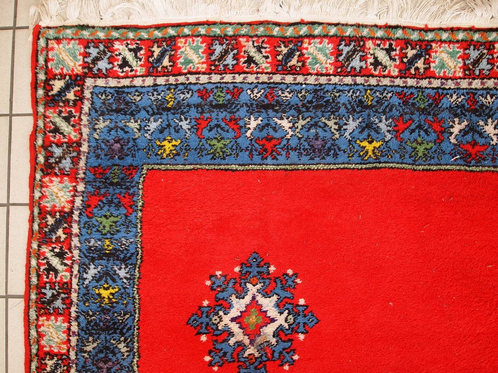 Tapis vintage fait main Berbère en laine rouge éclatant (170cm x 240cm)