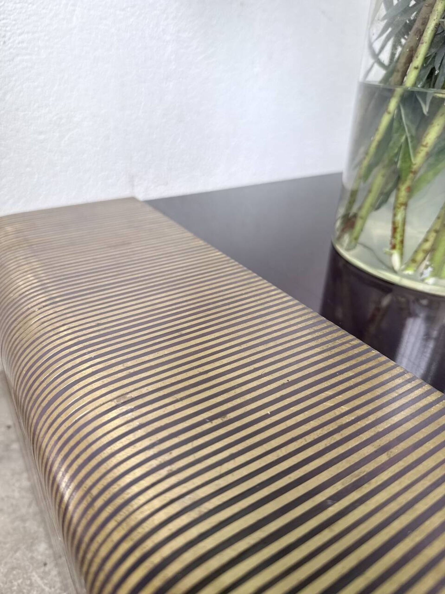 Art Deco coffee table in lacquer and brass