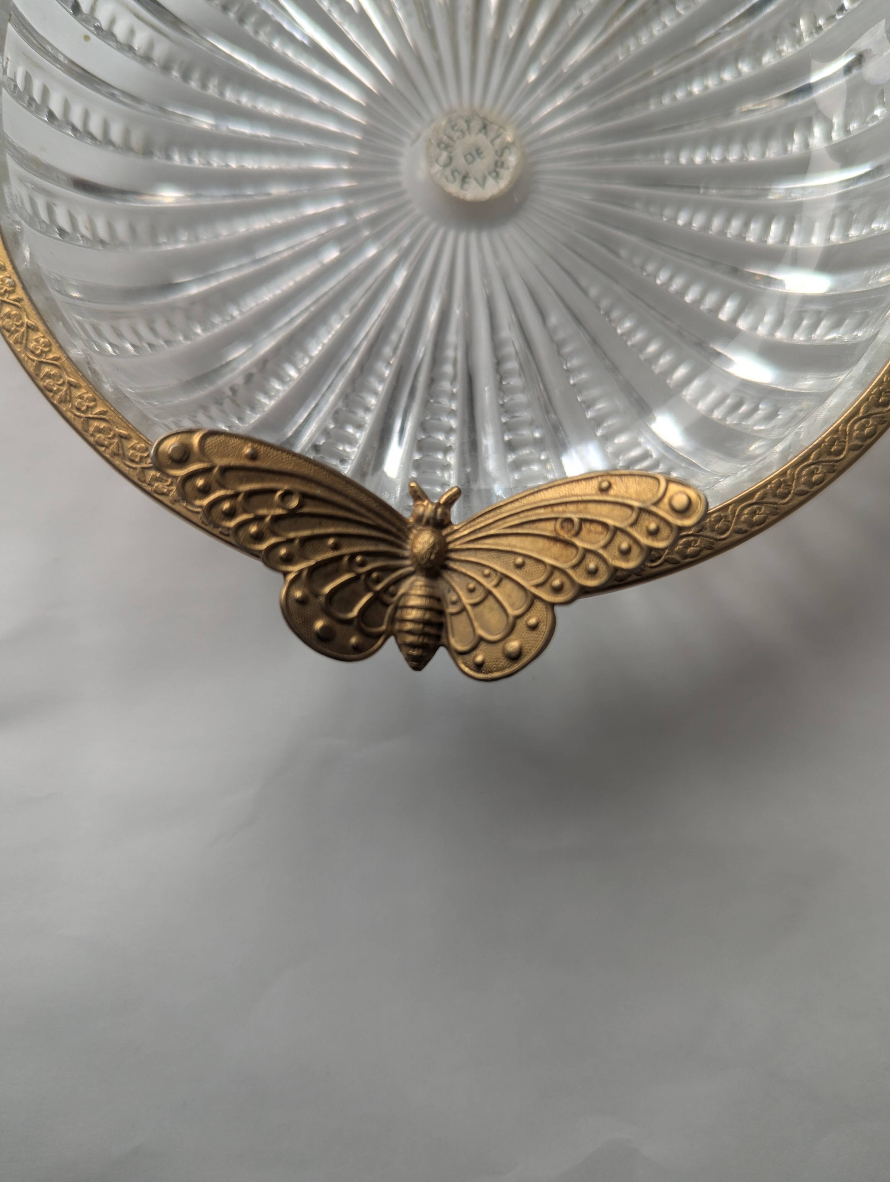 Antique pocket tray in Sèvres crystal and chiselled brass with butterfly decoration.