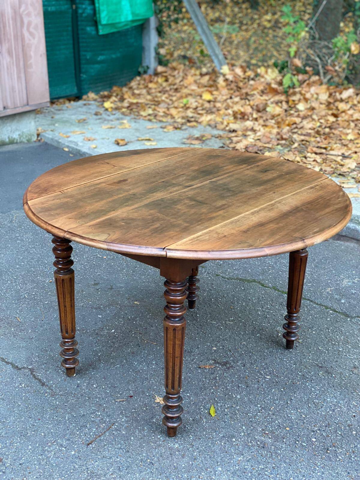 Louis Philippe oval drop-leaf table in solid wood, 19th century