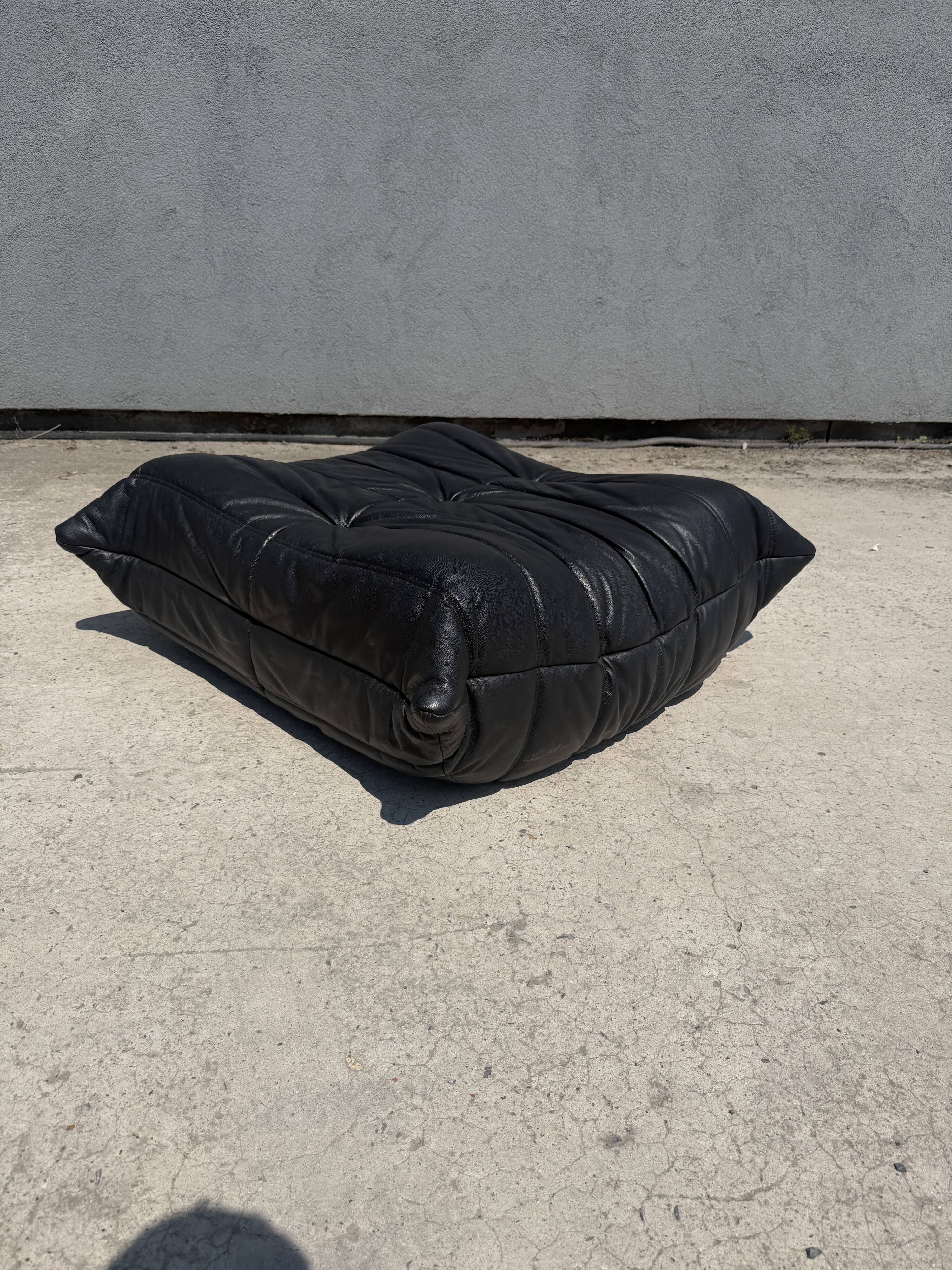 100% authentic Ligne Roset Togo 1-seater + pouf original leather Black & White