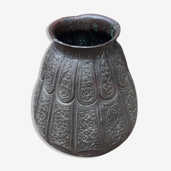 Vase oriental en cuivre