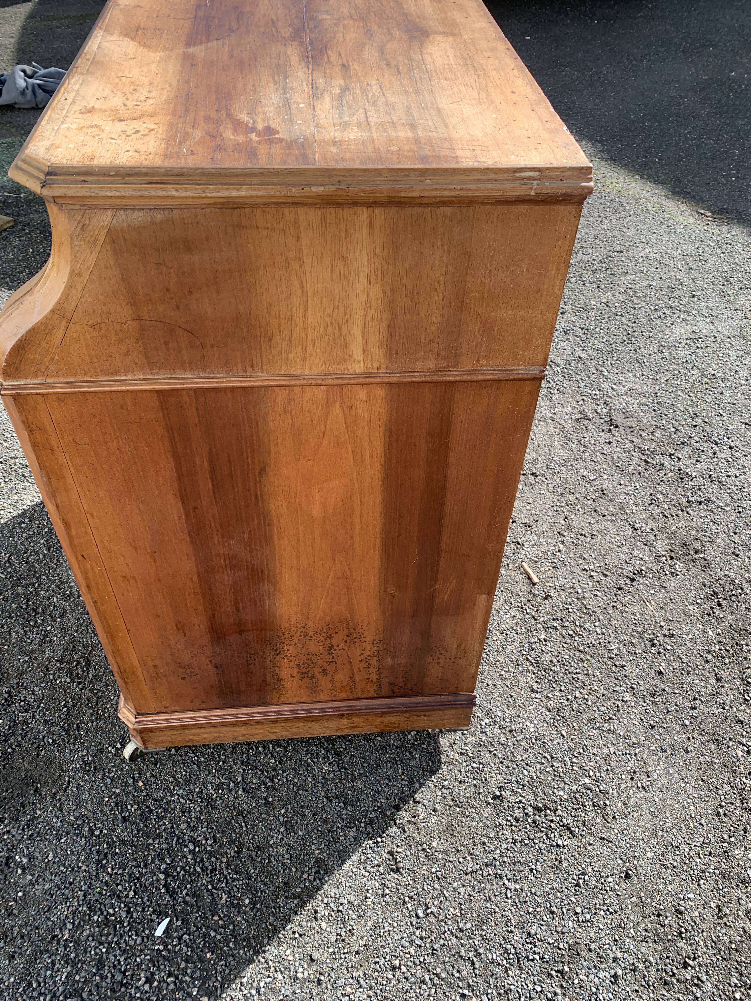 Beautiful 4-drawer chest of drawers