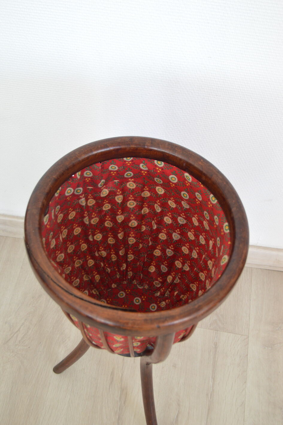 Rattan plant holder worker