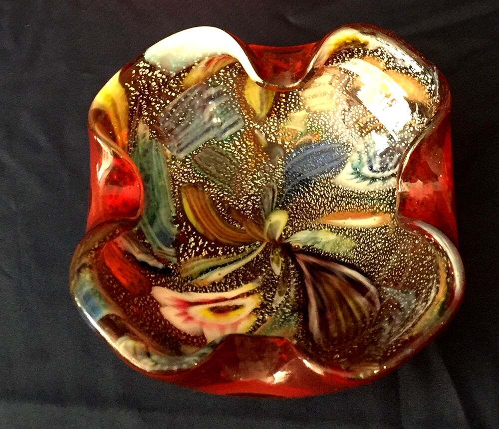 Empty pocket in Murano glass