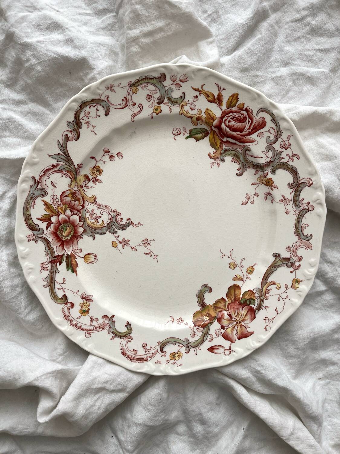 8 polychrome ironstone dinner plates "Wentworth" by Emile Bourgeois