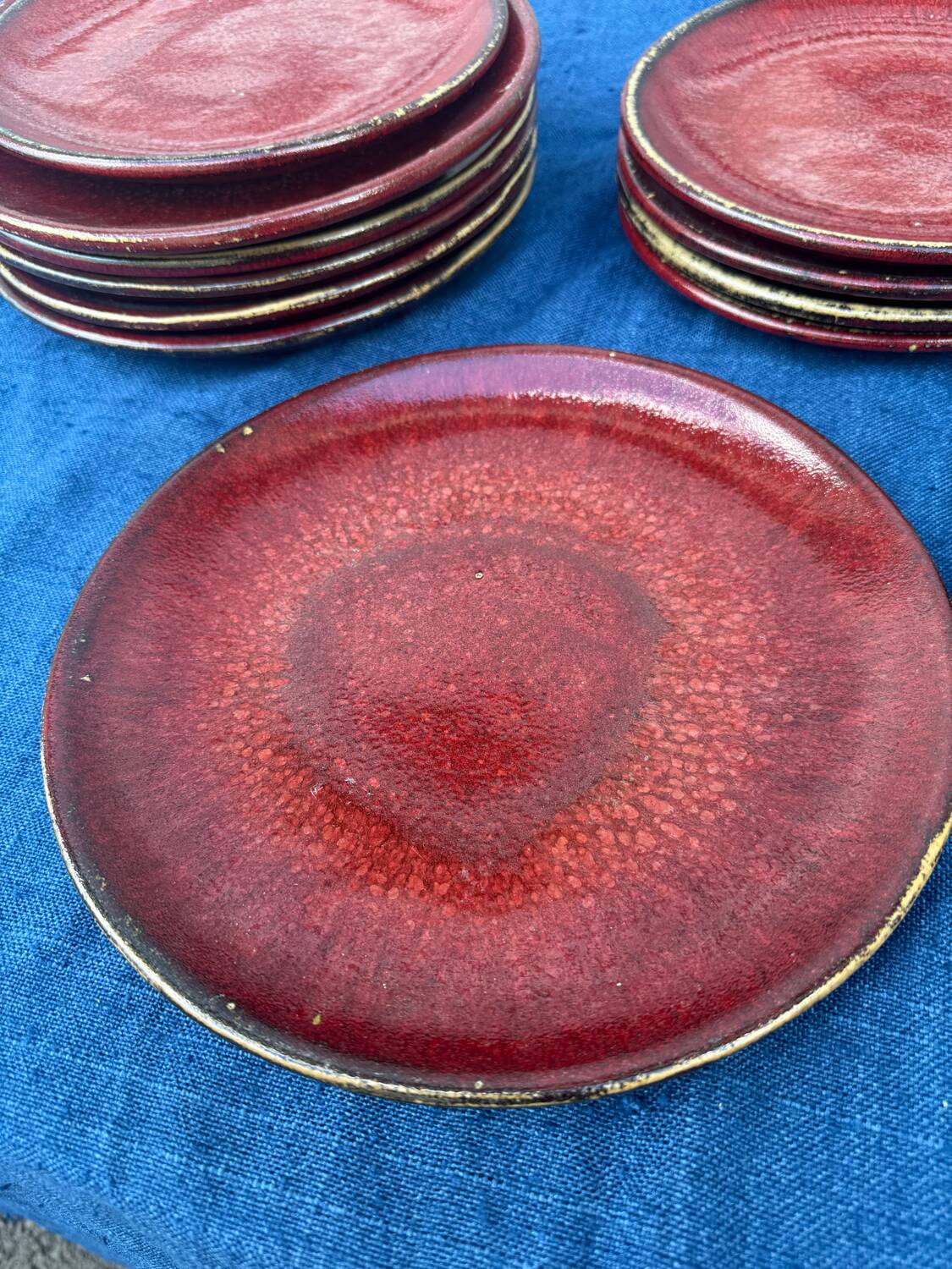 12 Assiettes en céramique sang de bœuf Chinoise des années 1950