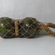 Boules en verre et cordage