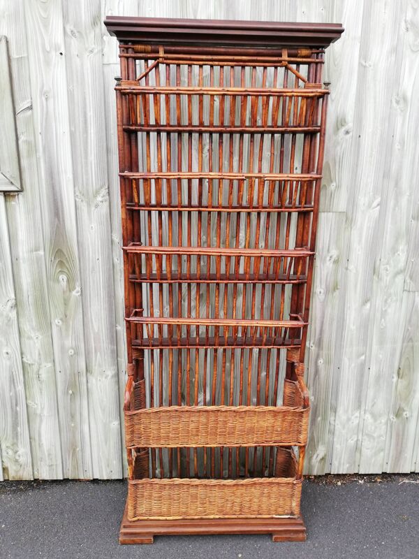 Étagère en rotin