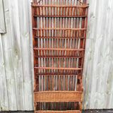 Rattan shelf/shelf carries magazines