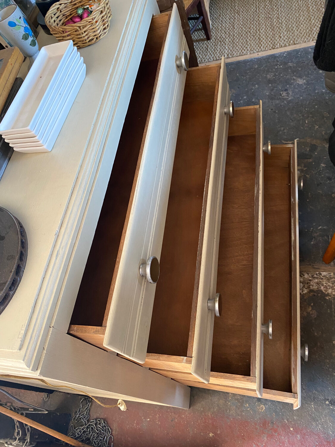 Chest of drawers