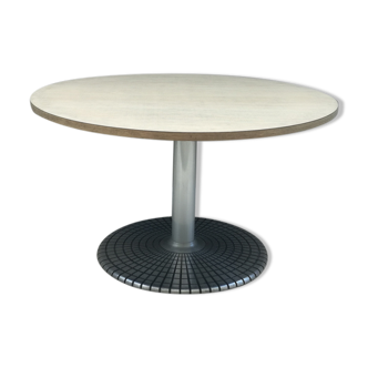 Table ronde design éditée par Zanotta, 1980