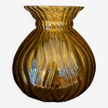 Vase en verre taillé