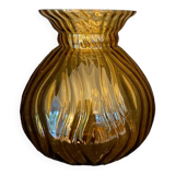 Vase en verre taillé