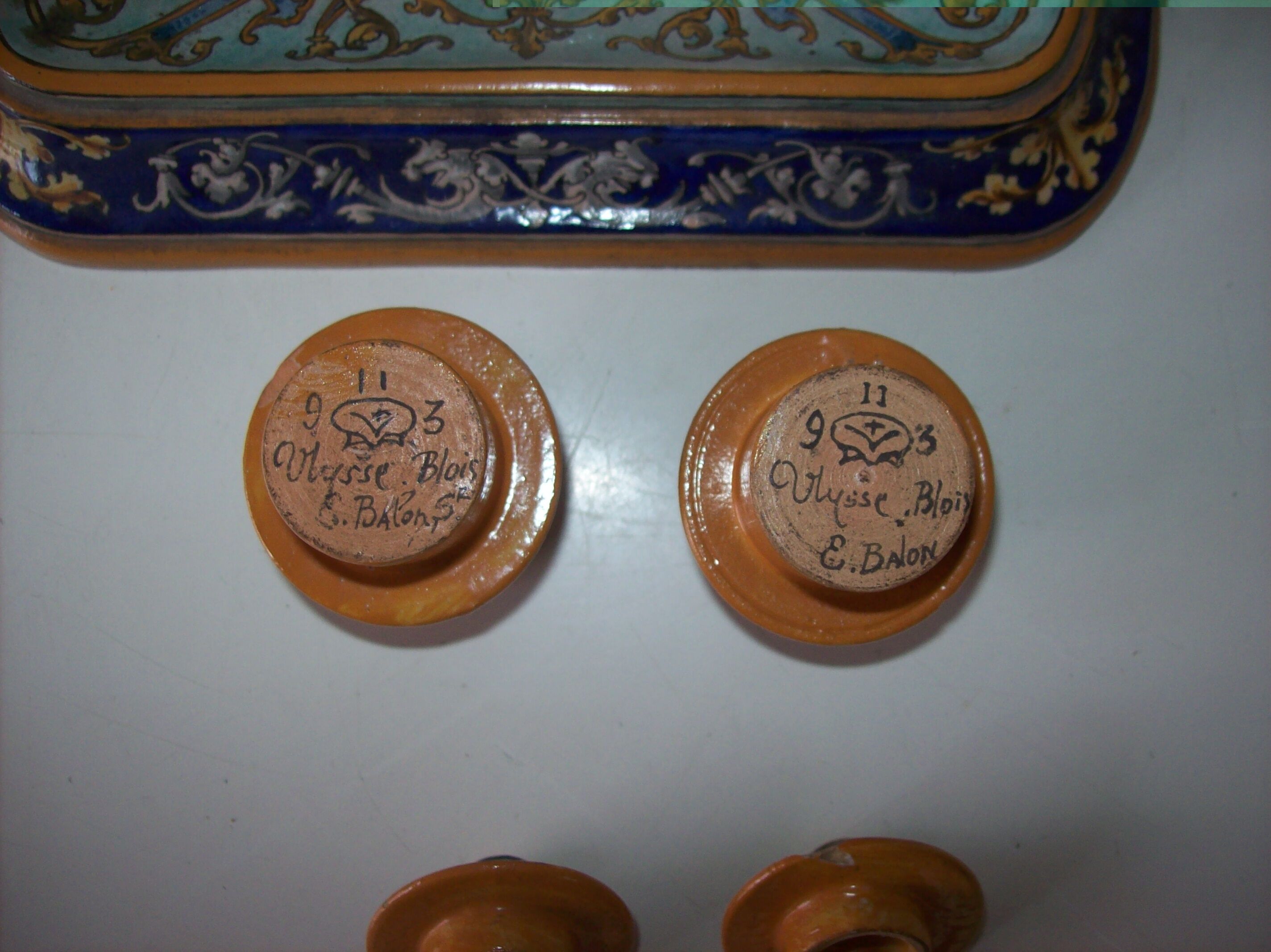 Old 18th-19th century inkwell with polychrome and salamander decoration