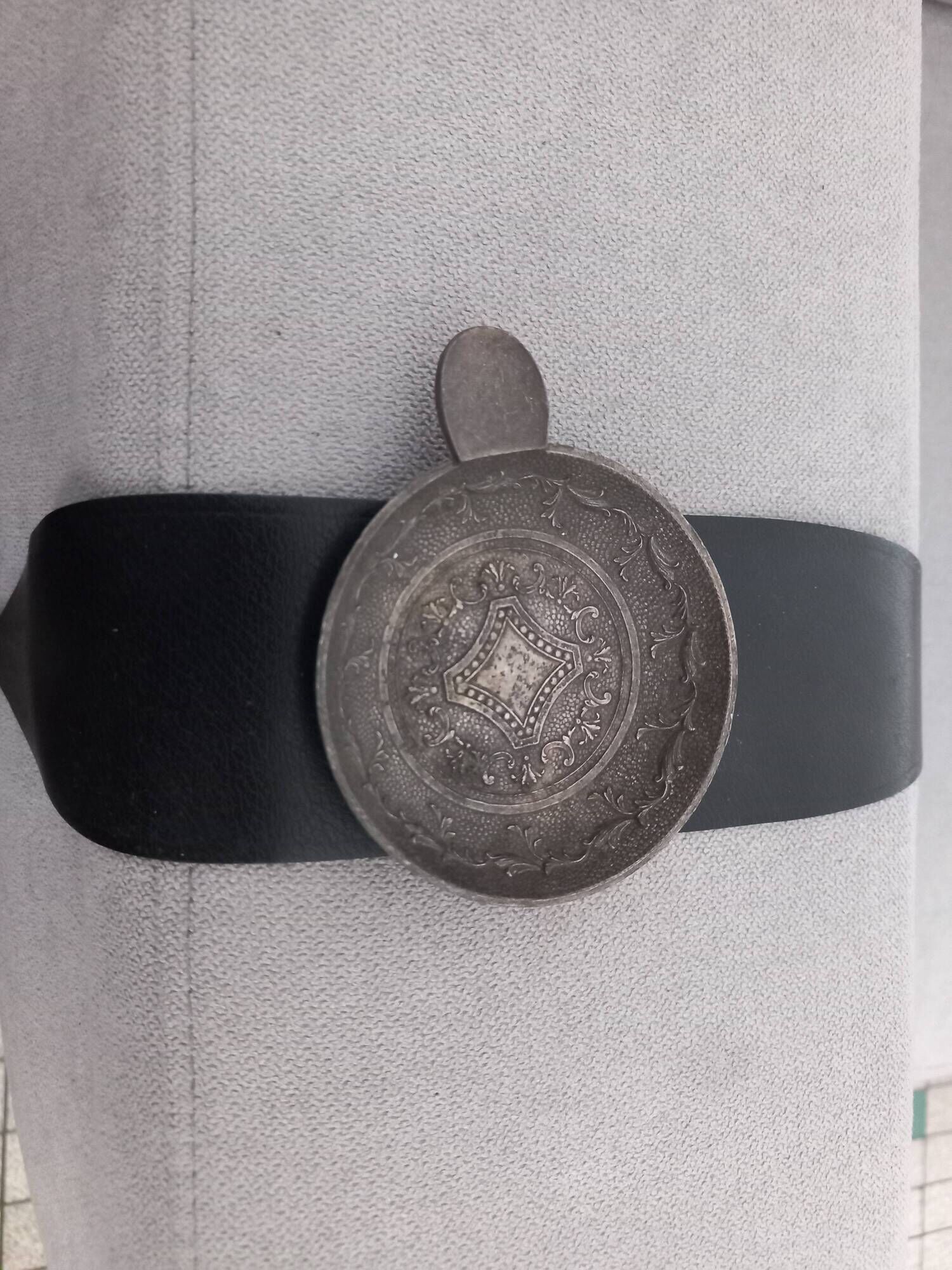 Cendrier vintage pour accoudoir, en cuir et métal, pièce ancienne