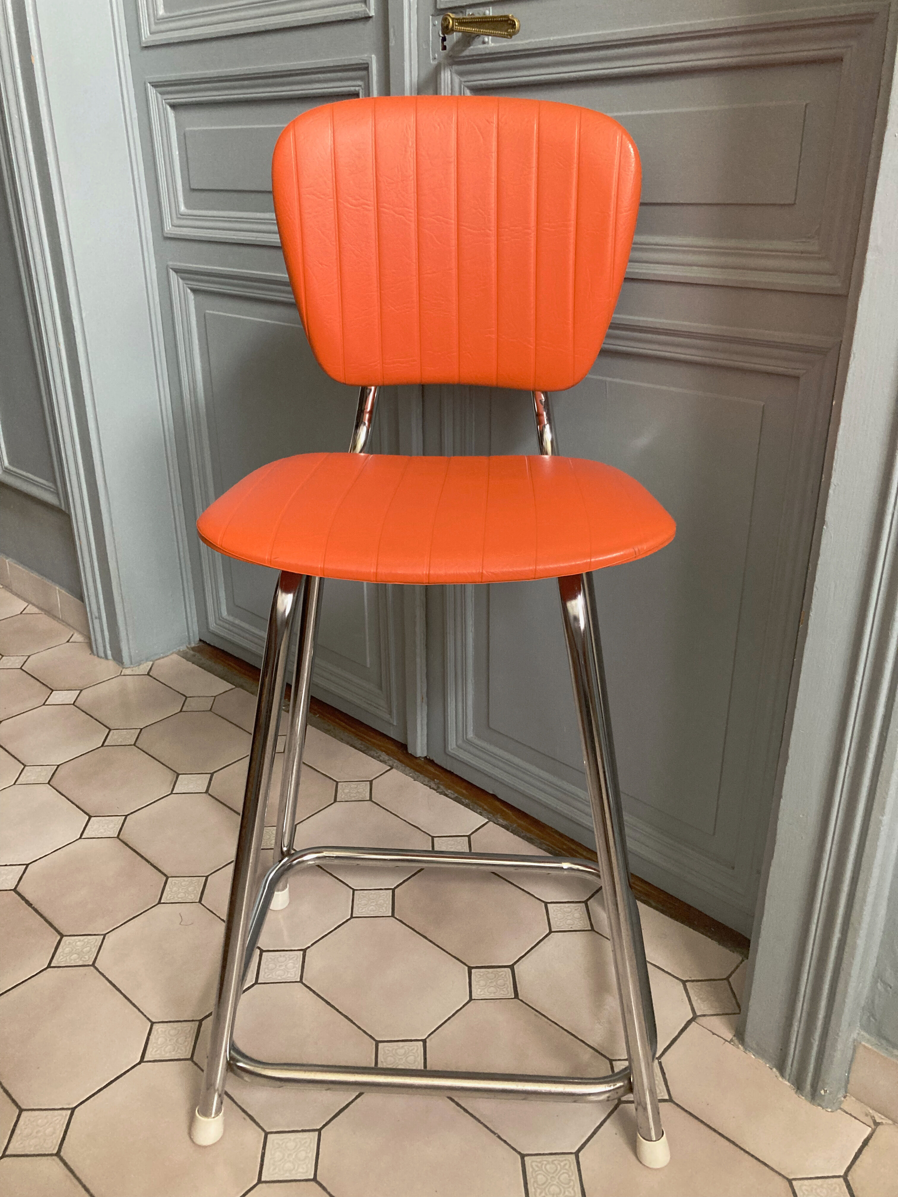 Duo of chair and stool 1970 orange and chromes
