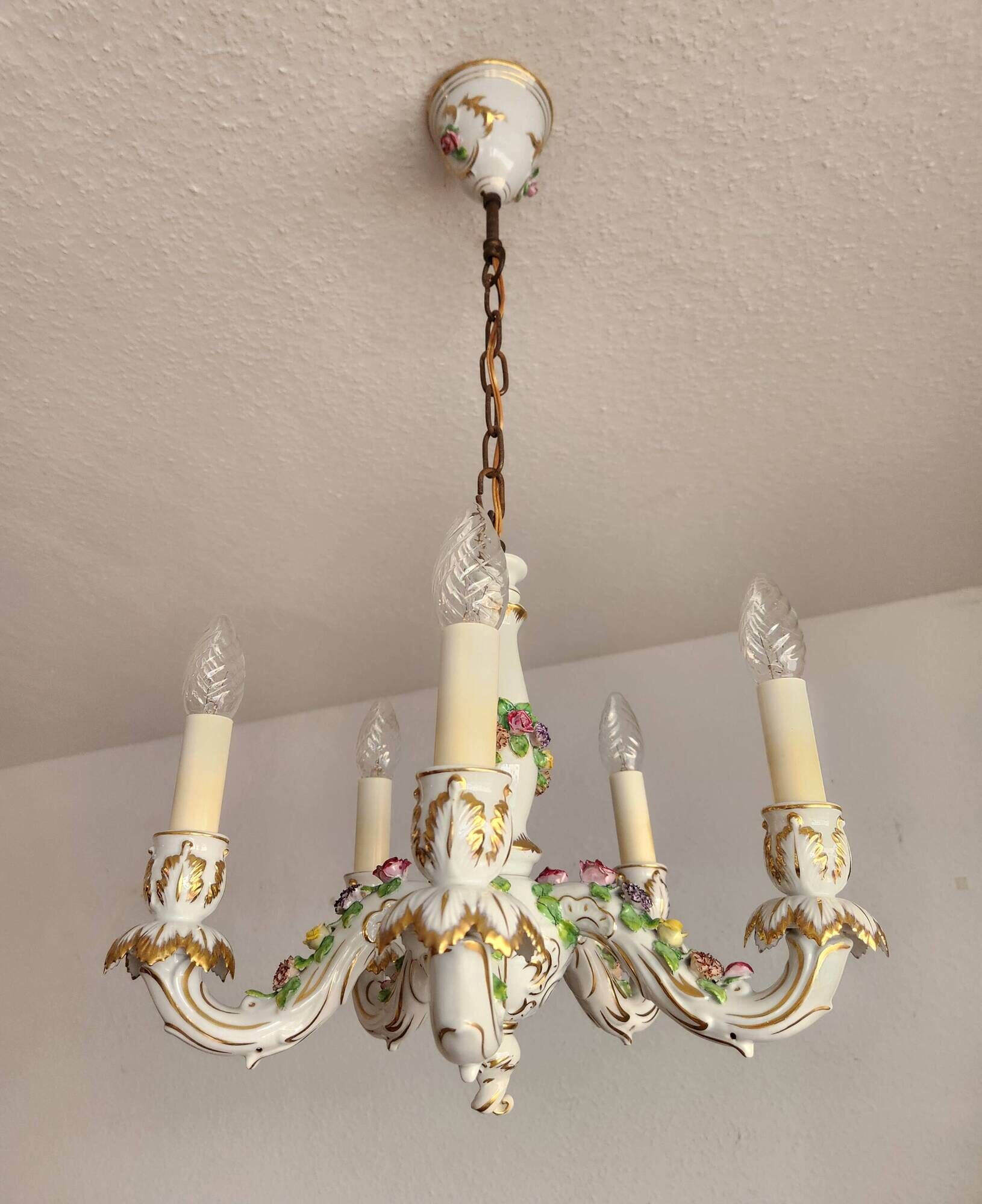 Handgeformt vergoldet vintage Porzellan Kronleuchter Capodimonte 1960er