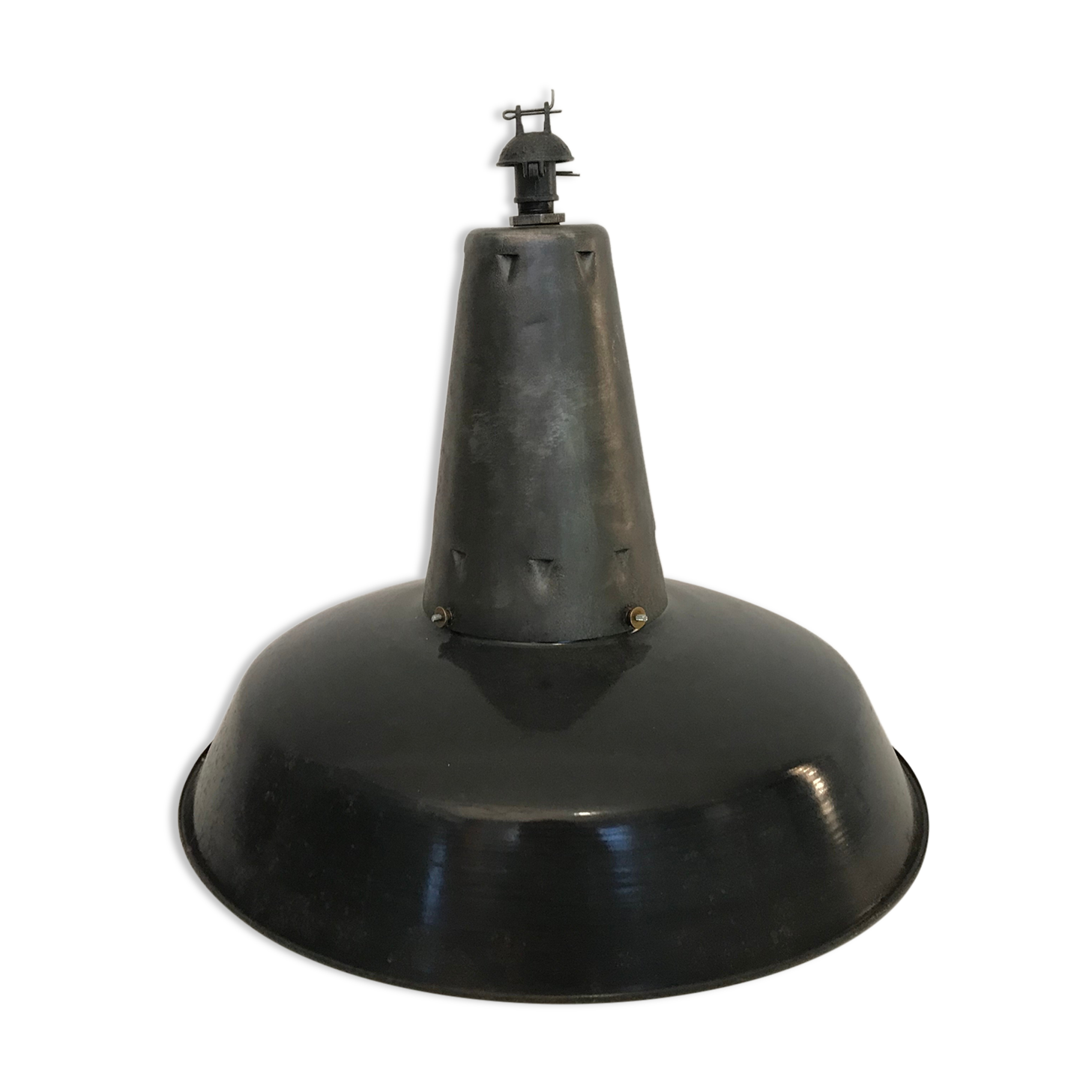 Enamelled cup lamp suspension workshop