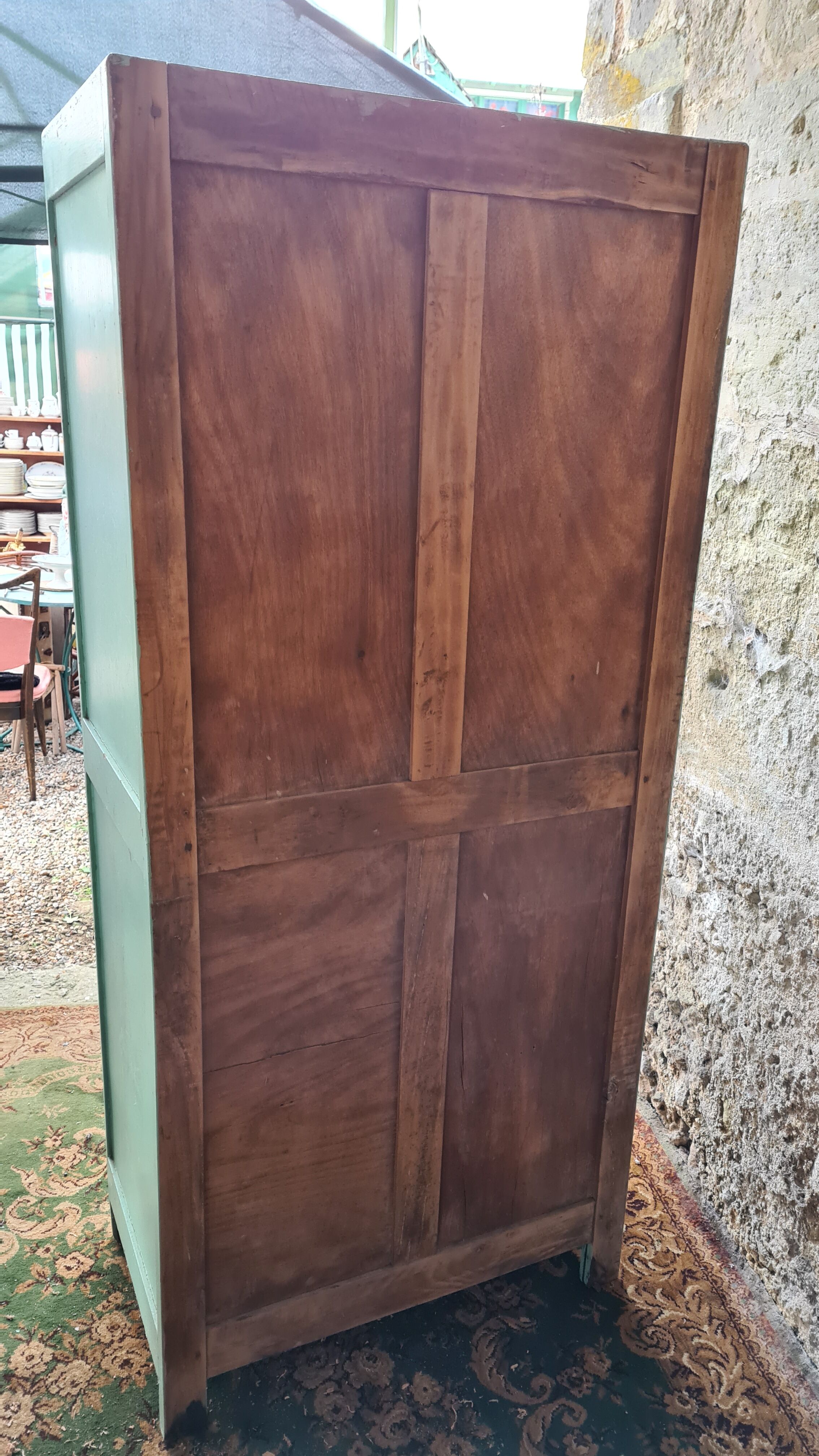 Small Parisian wardrobe