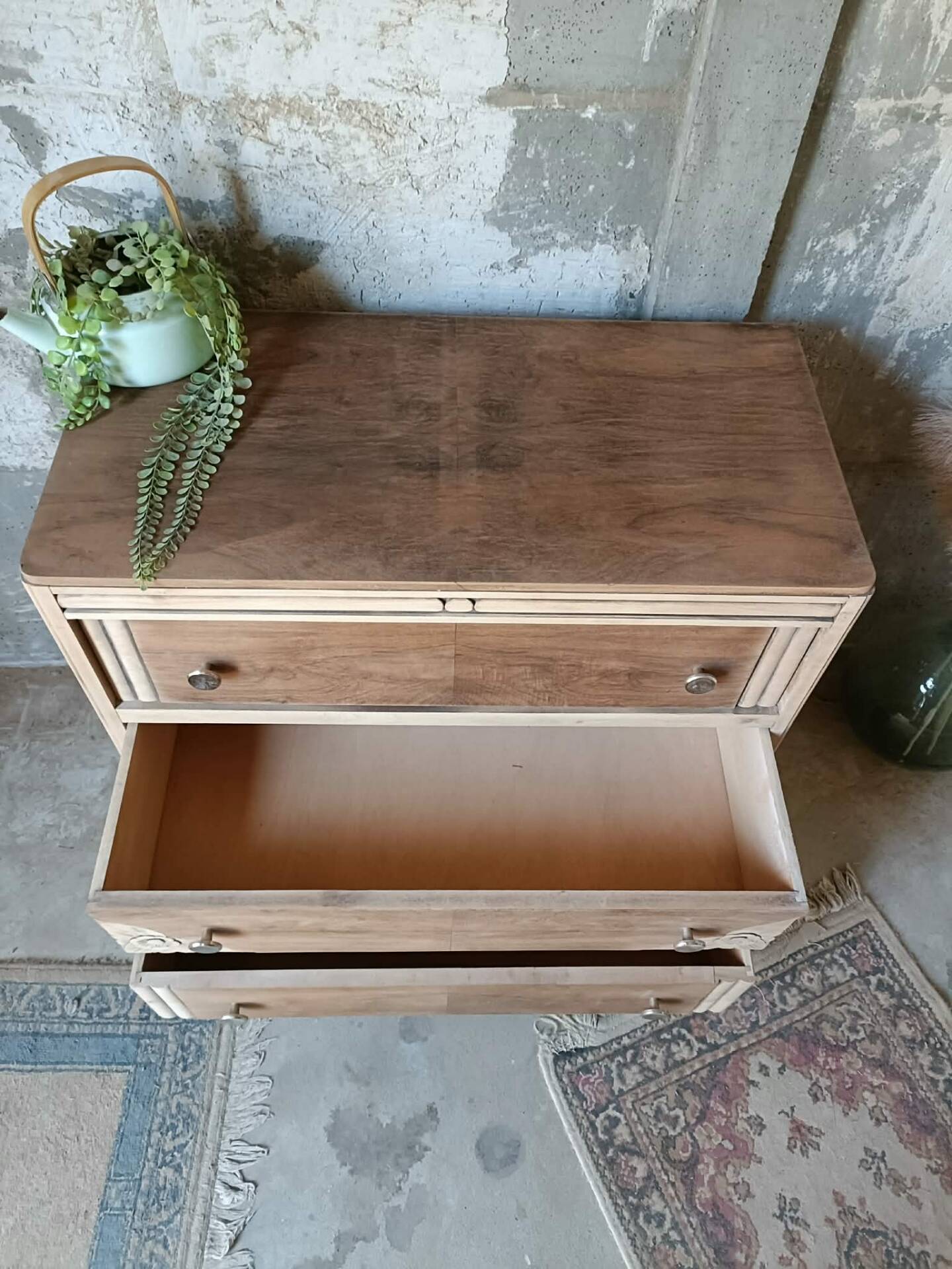 Wooden chest of drawers