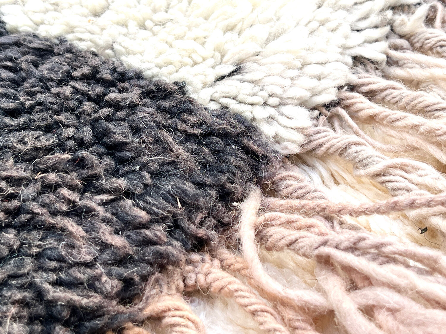 Ancient Berber rug in ecru and black violet, 100% pure virgin wool.