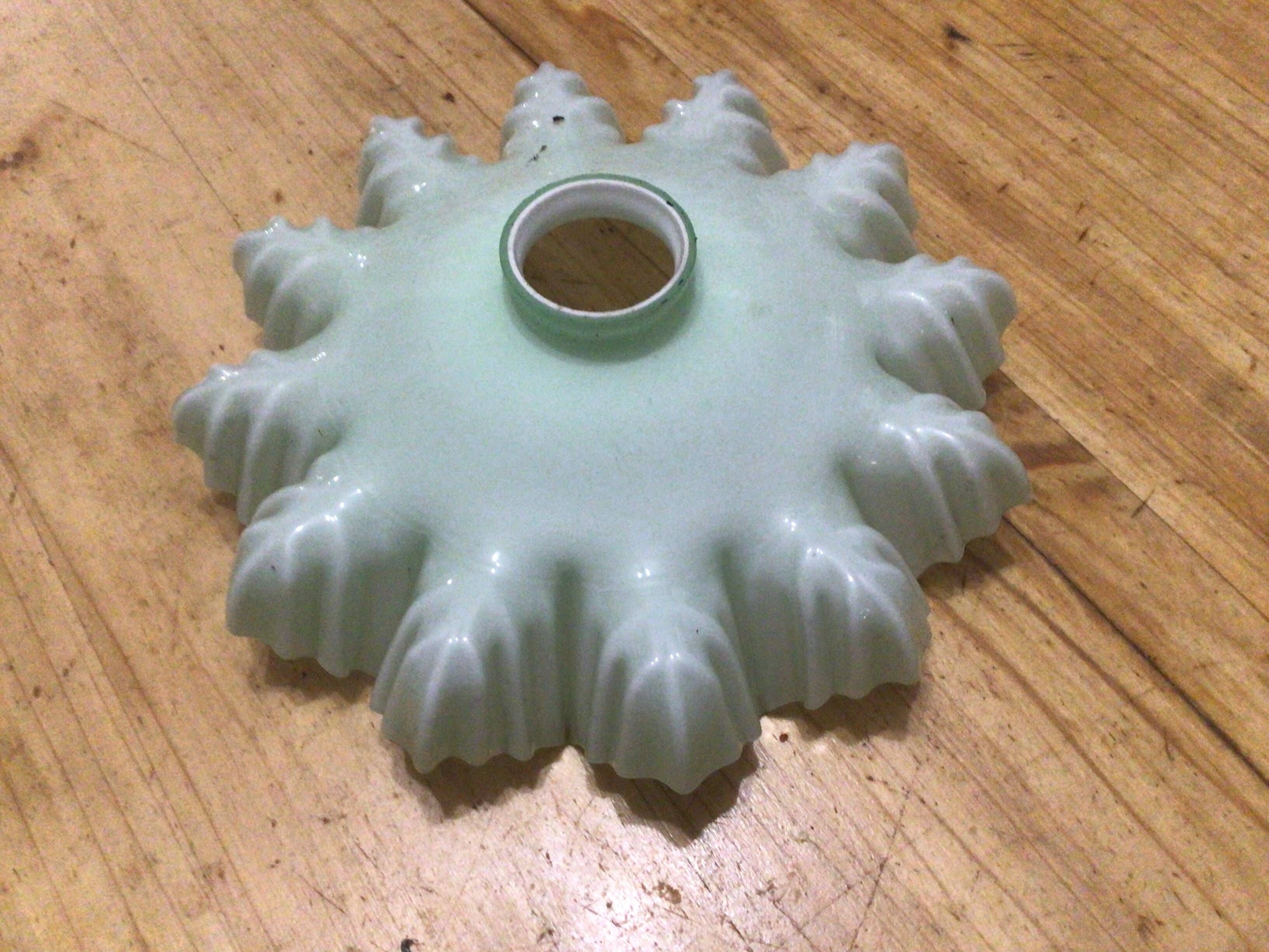 Opaline moulded lampshade for suspension or oil lamp