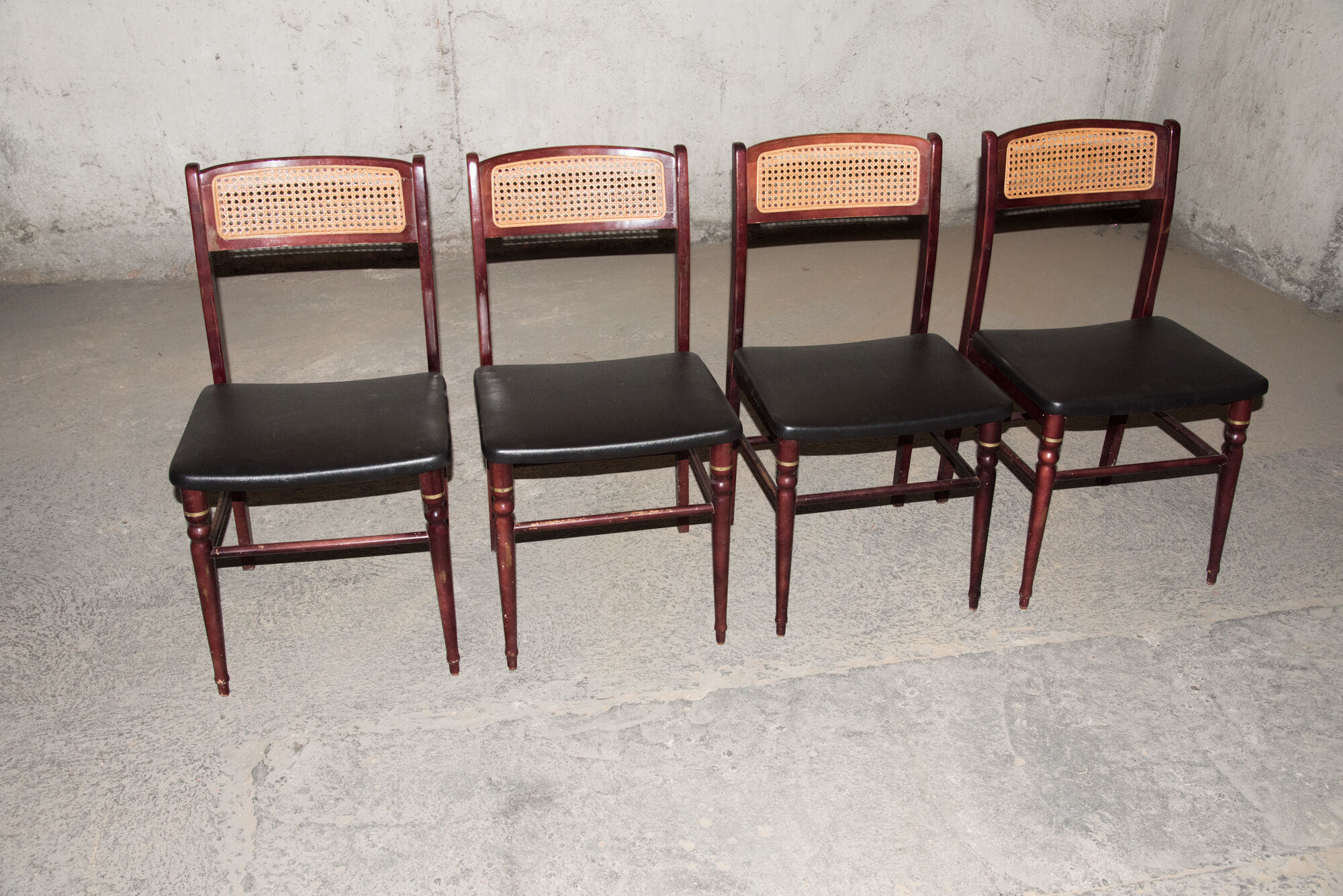 Series of 4 Spanish chairs Mocholi 60s/70s