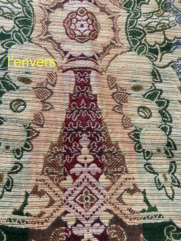 Nappe en soie d’Alger époque début XXe motifs floraux rehaussés de fils dorés, fait main