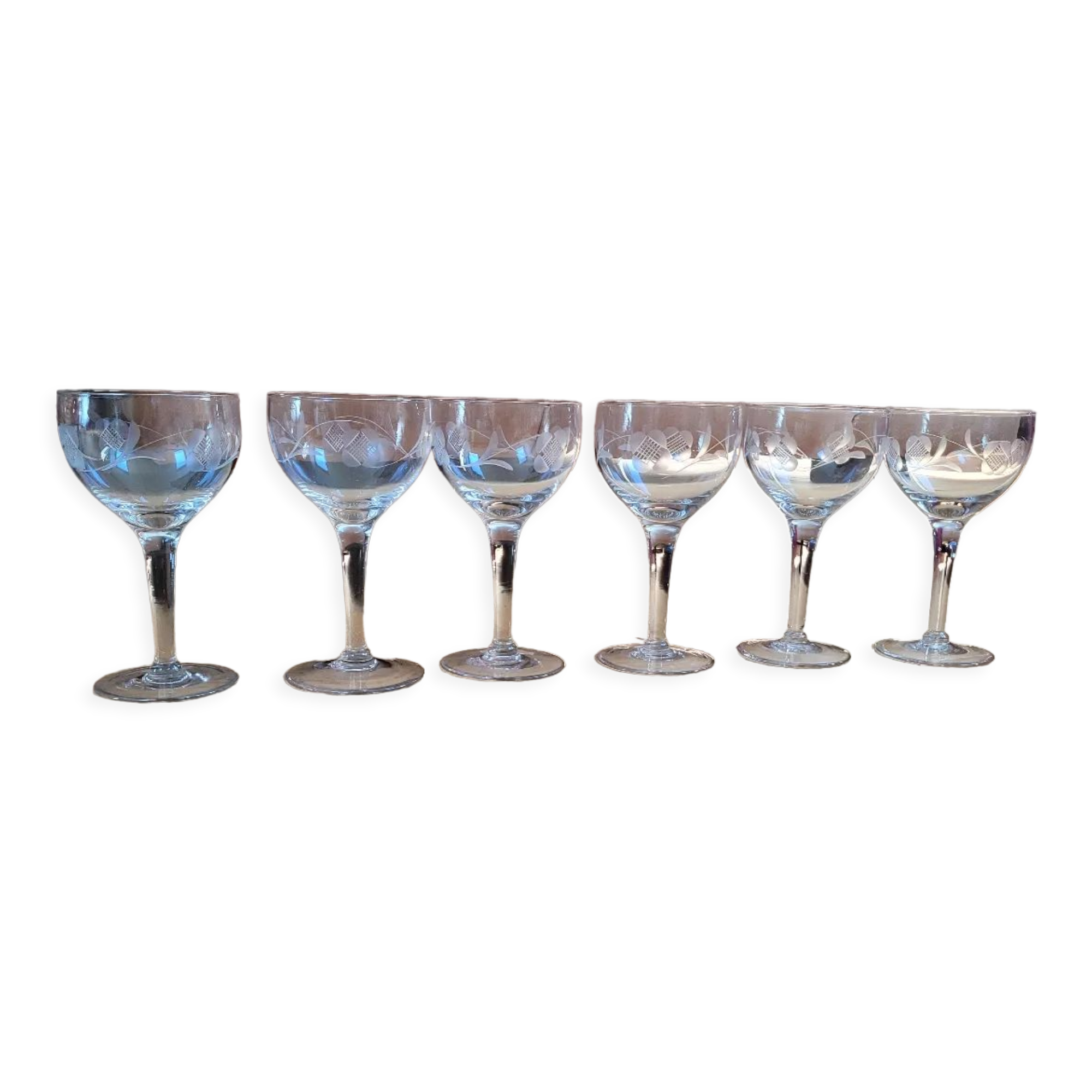 Set of 6 stemmed glasses