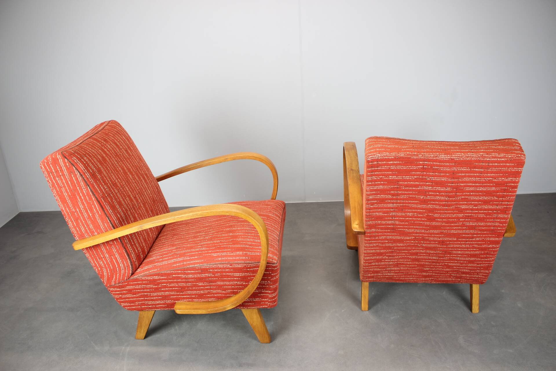 Pair of Halabala deck chairs from the 1950s, curved wooden chairs, Czech Republic.