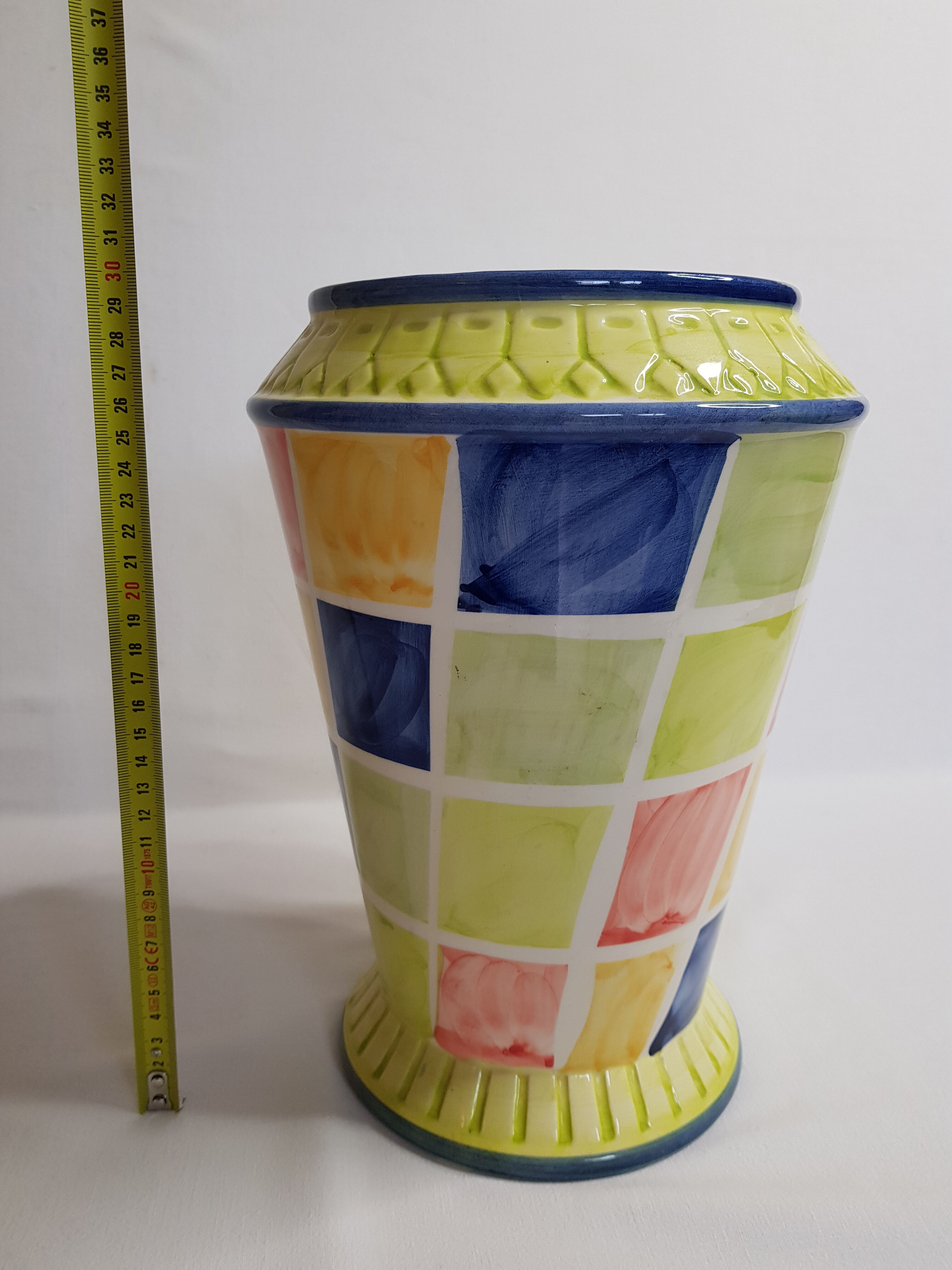 Art deco harlequin vase