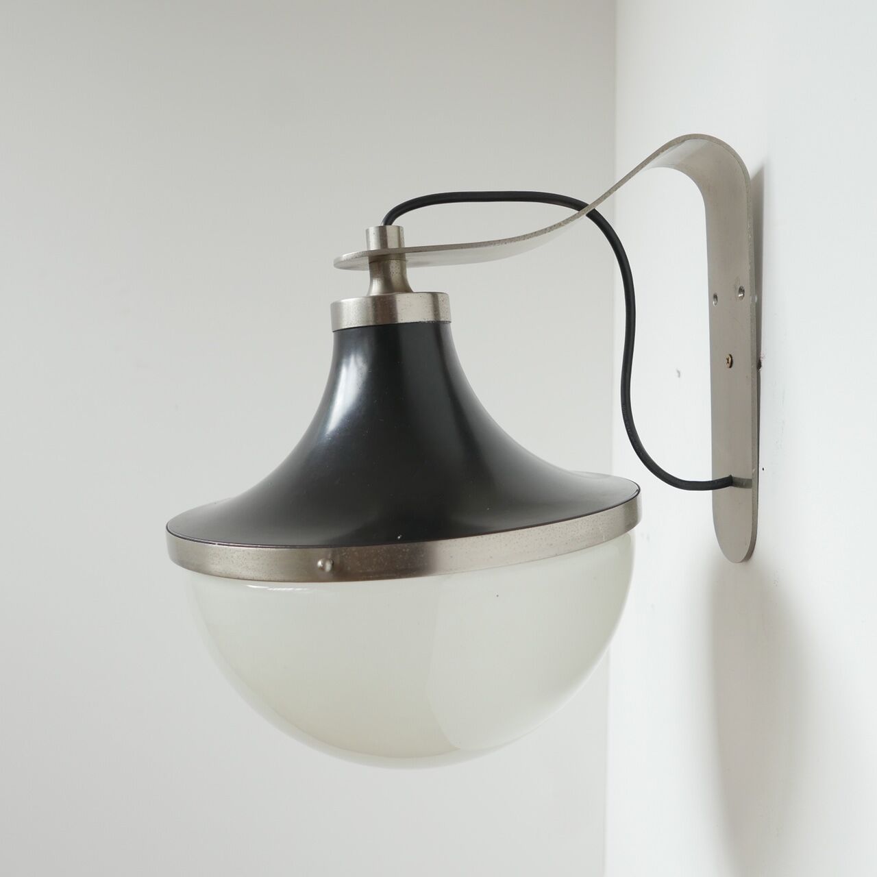Sergio Mazza pi wall light edit by Artemide