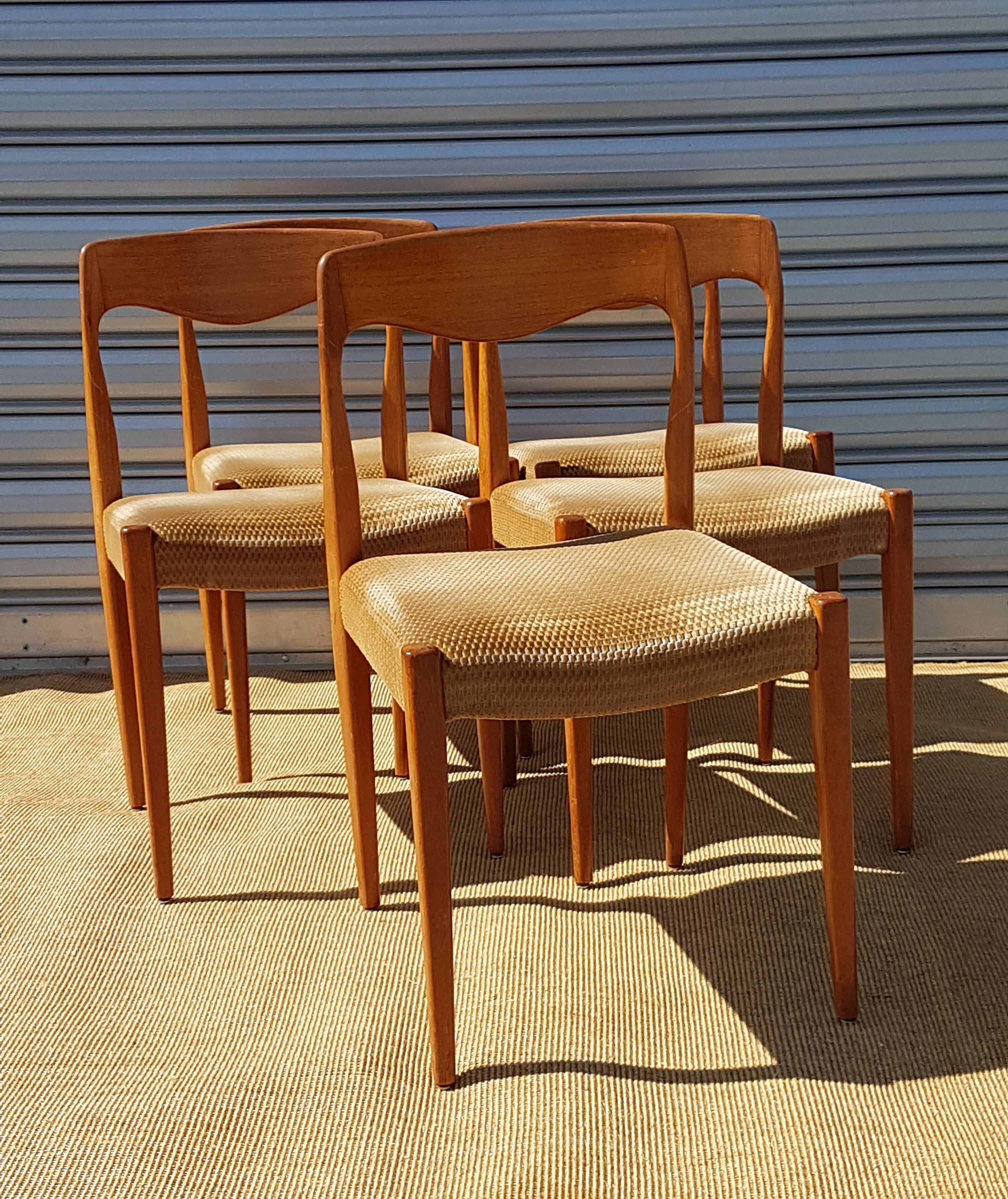 Suite of five Scandinavian chairs Roche Bobois