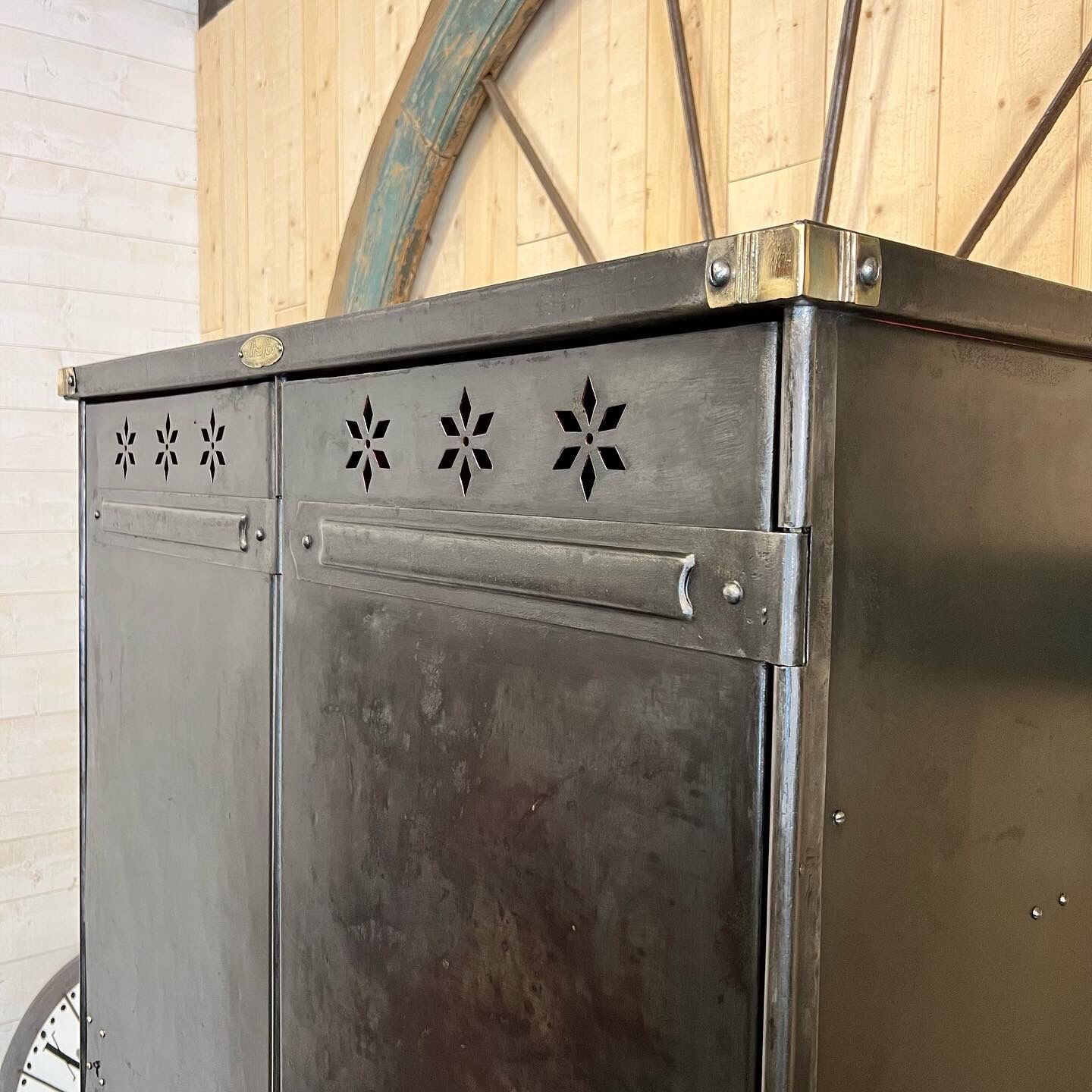 Wardrobe Strafor 1930