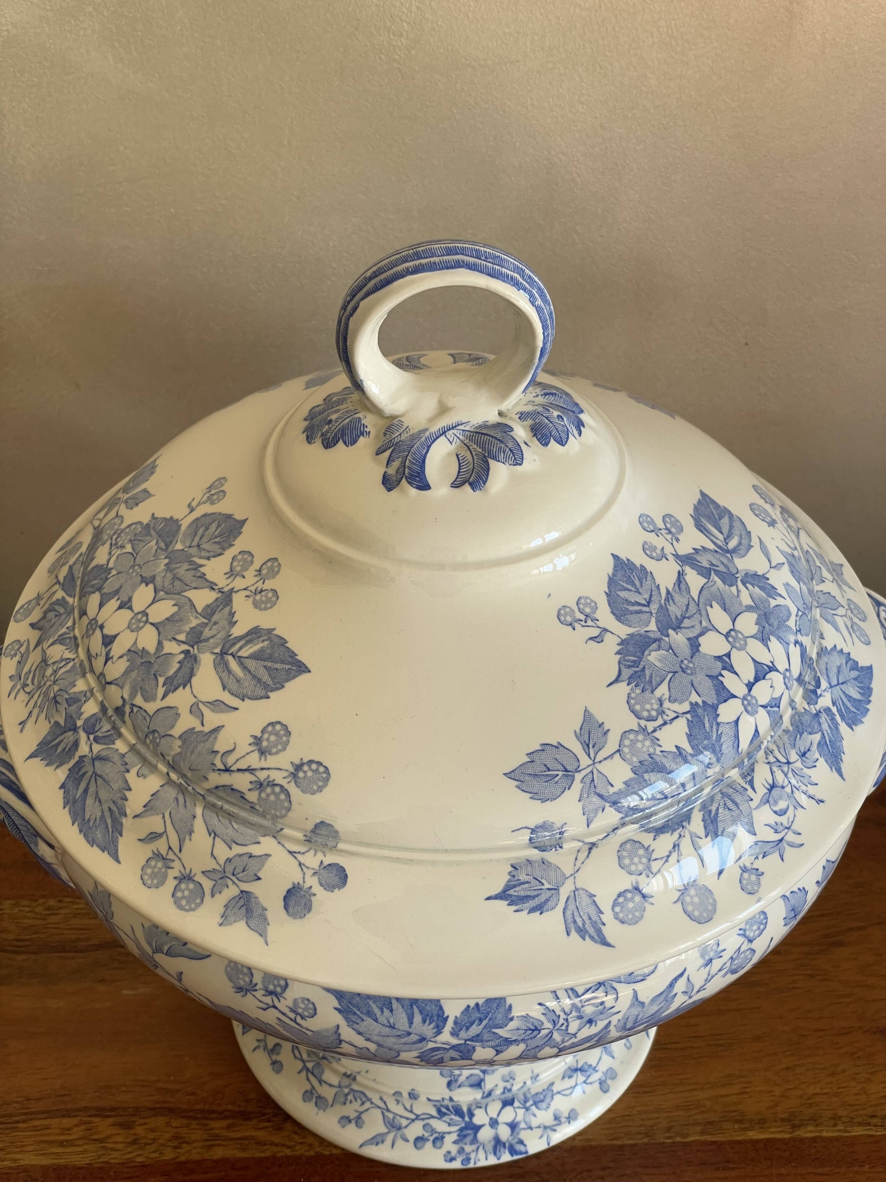 Sarreguemines Rubia soup tureen