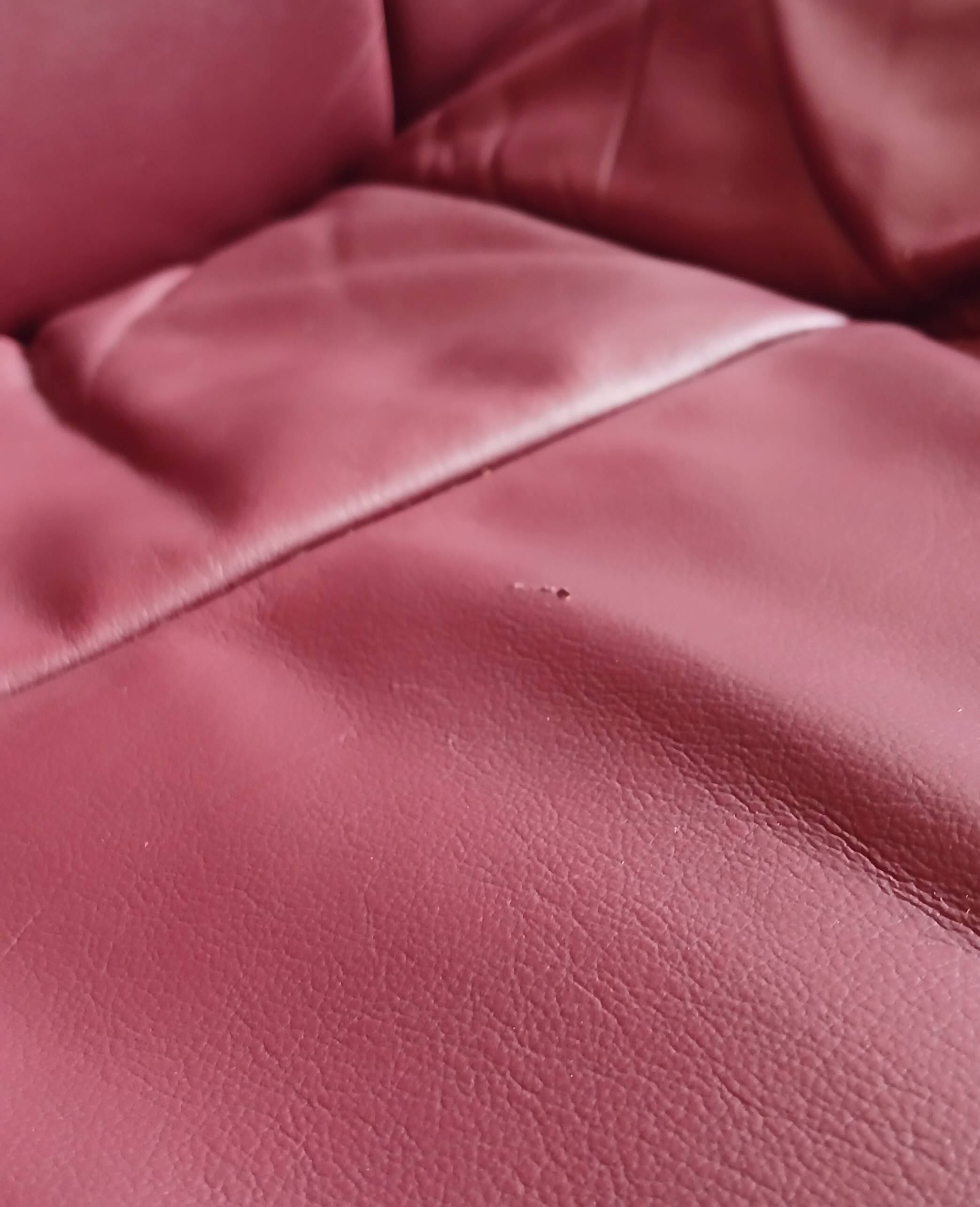 Windsor Ekornes Stressless leather lounge sofa. Norway around 1990.