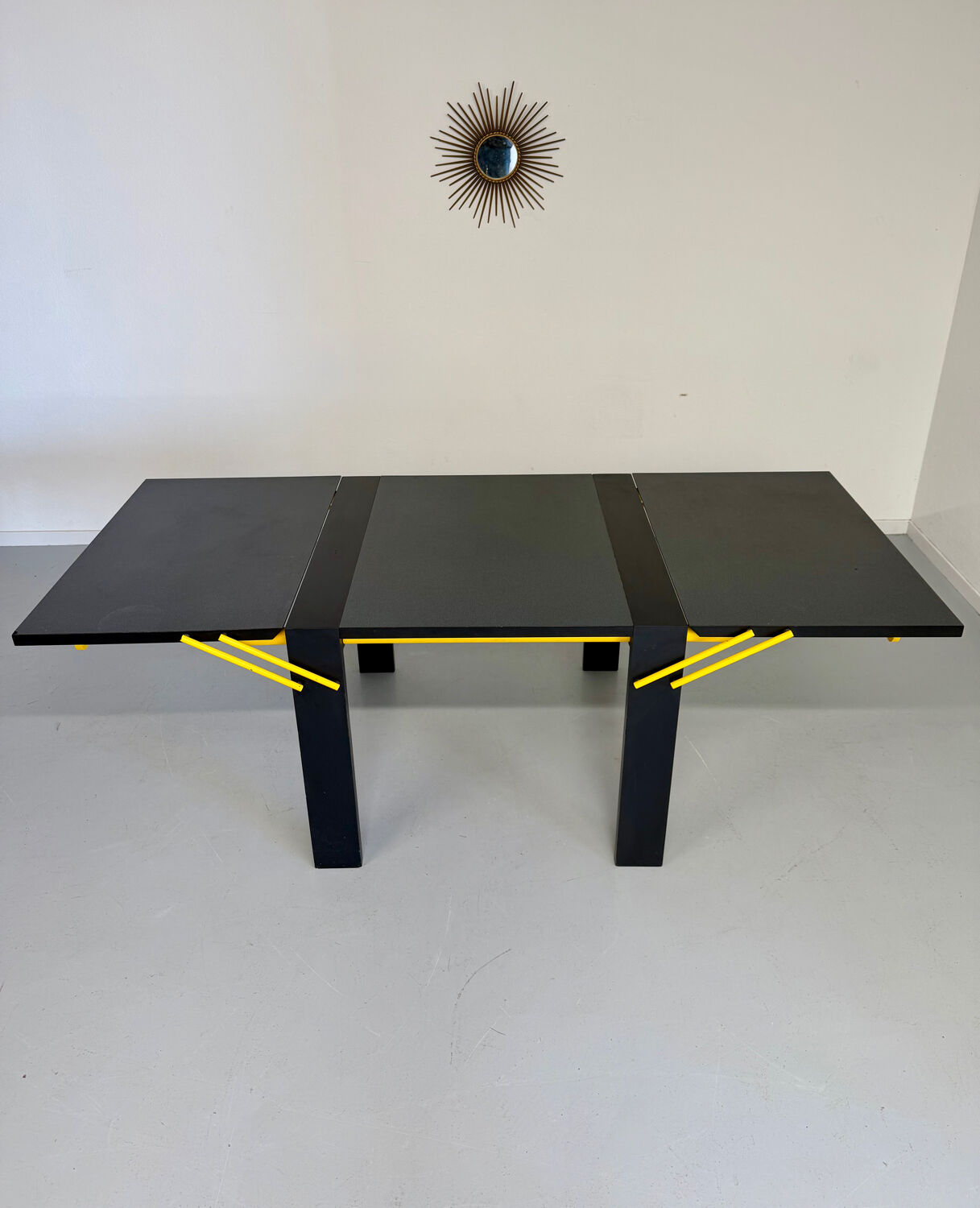 Table à manger extensible postmoderne design italien Lorenzo et Stefani, 1980