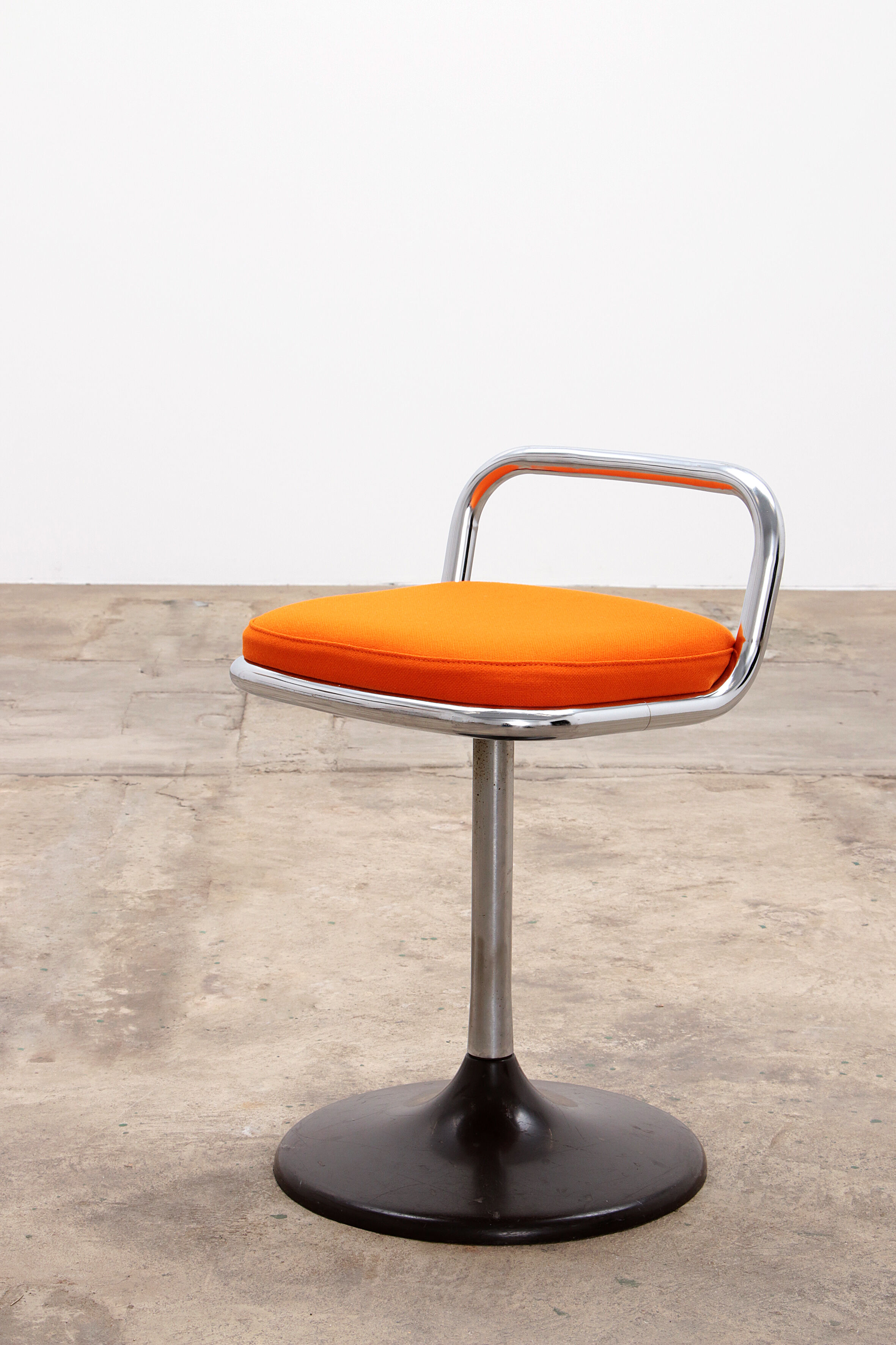 6 Italian low bar stools with orange seat 1970 Joe Colombo style