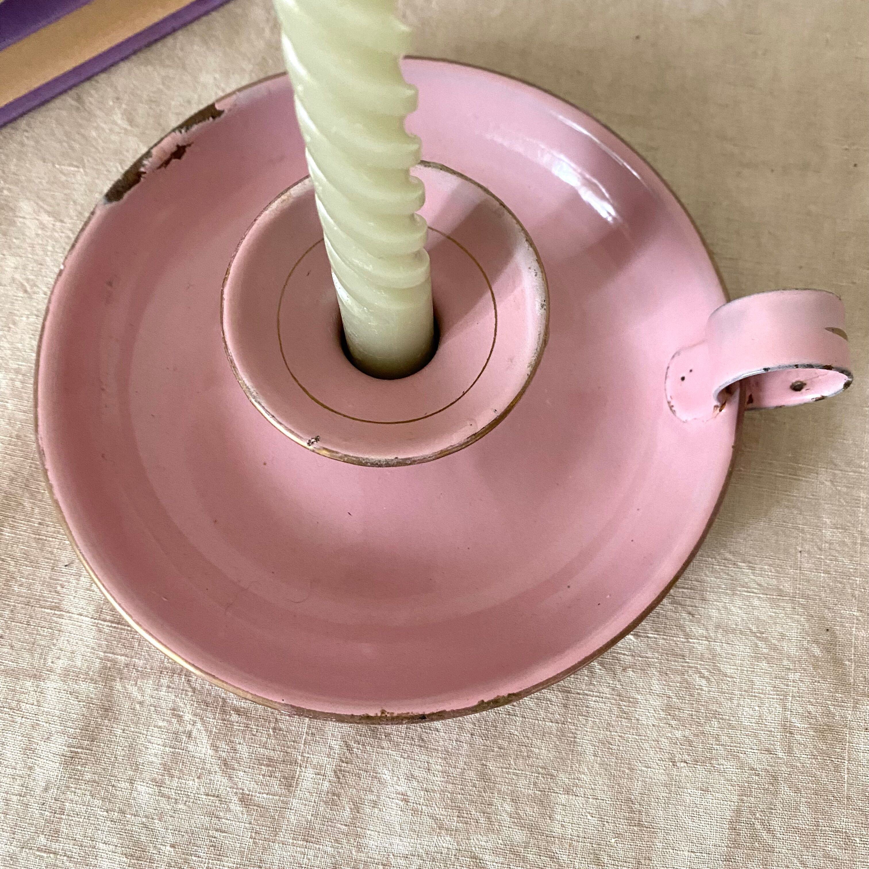 Old thumb holder in enamelled sheet metal